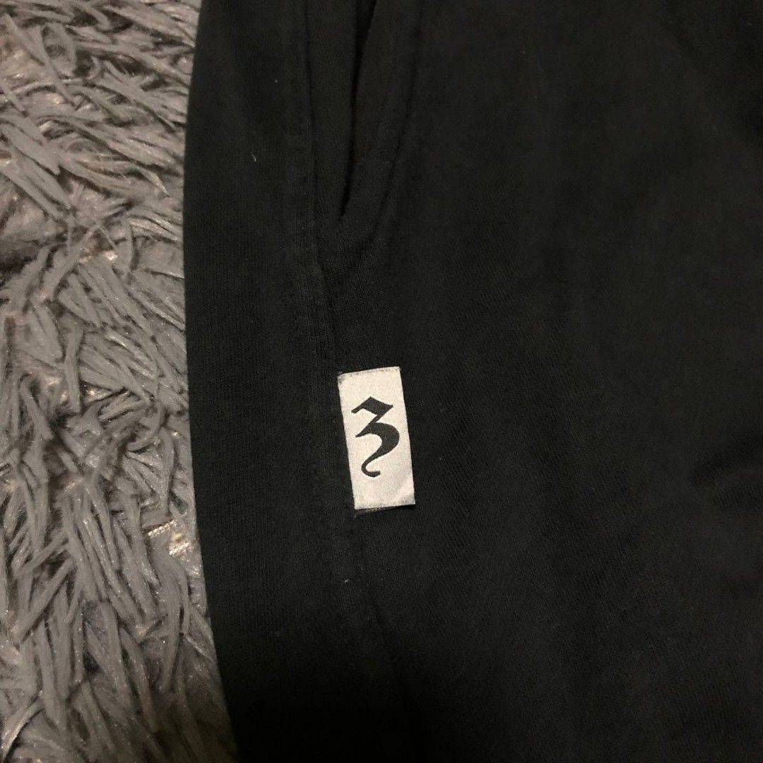 33 Fuzzykon BaggySweatpants (Category: Activewear) located in Camiling. Submitted by thriftscape2024 (Listing ID 1462587415, Image 3). Description: Excellent Condition Color rate: 9/10 Issue: ❌❌❌ W: 26-36 L: 40 Thigh: 14 Leg Opening: 10.