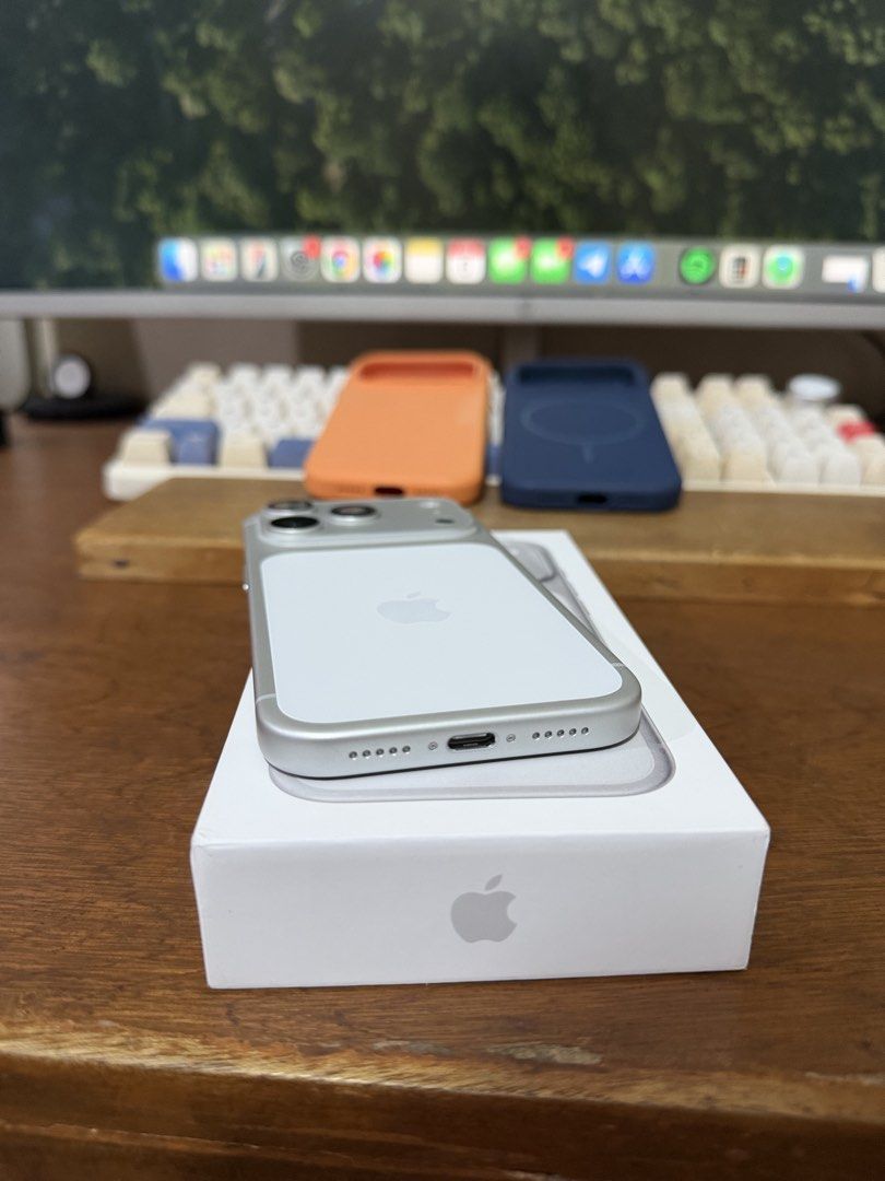91% BH - iPhone 17 Pro 1TB / 1 Terabyte Smartlocked Silver FIXED PRICE COMPLETE PACKAGE (Category: iPhone 17 Series) located in Manila. Submitted by razelysonn (Listing ID 1462651409, Image 2). Description: FIXED PRICE NON NEGOTIABLE SMARTLOCKED, SMARTLOCKED IPhone 17 Pro - 1 terabyte - Smartlocked (Local Variant) - Silver - 91% Battery health - 284 CC - Under warranty until Feb 2027 NO ISSUE UNLI CHECK UNLI RESET inclusions: Original Box & Unit 