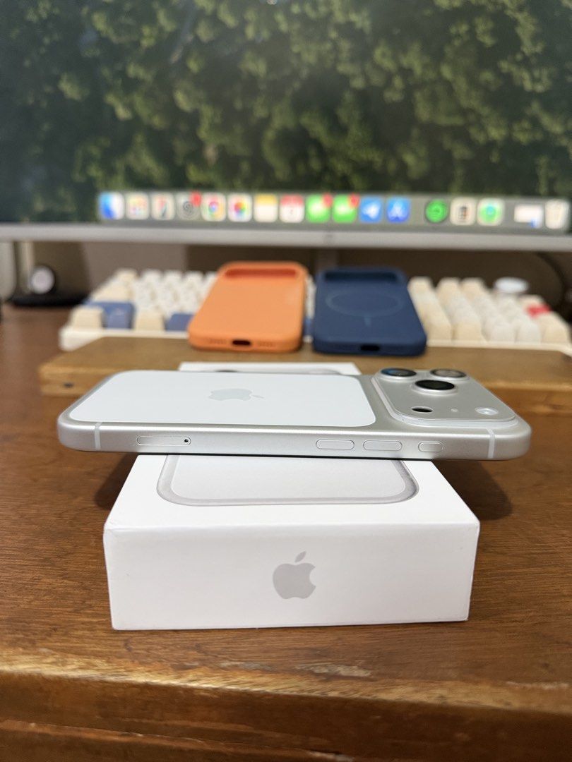 91% BH - iPhone 17 Pro 1TB / 1 Terabyte Smartlocked Silver FIXED PRICE COMPLETE PACKAGE (Category: iPhone 17 Series) located in Manila. Submitted by razelysonn (Listing ID 1462651409, Image 3). Description: FIXED PRICE NON NEGOTIABLE SMARTLOCKED, SMARTLOCKED IPhone 17 Pro - 1 terabyte - Smartlocked (Local Variant) - Silver - 91% Battery health - 284 CC - Under warranty until Feb 2027 NO ISSUE UNLI CHECK UNLI RESET inclusions: Original Box & Unit 