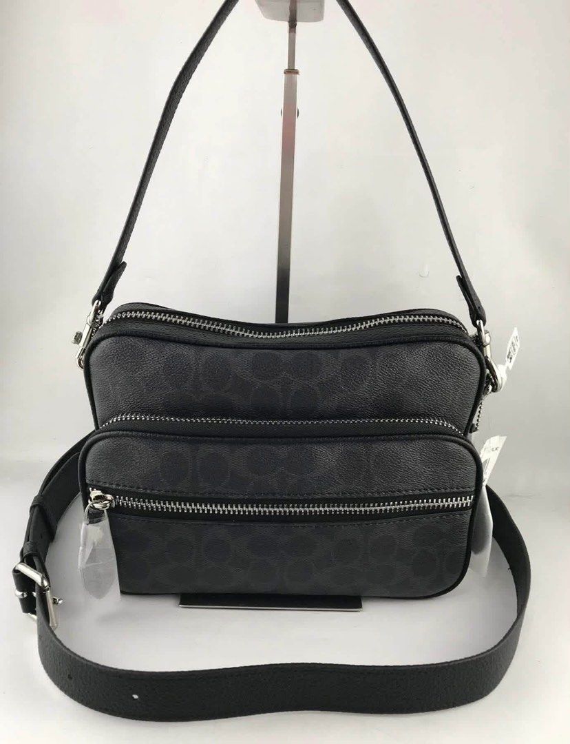 ☘️ Dakota Crossbody Bag (Category: Sling Bags) located in Manila. Submitted by vera.prudence (Listing ID 1462601779, Image 3). Description: ☘️ Dakota Crossbody Bag 24cm (L) x 17.5cm (H) x 7.5cm (W) P2,300 Actual Photo Plus SF.