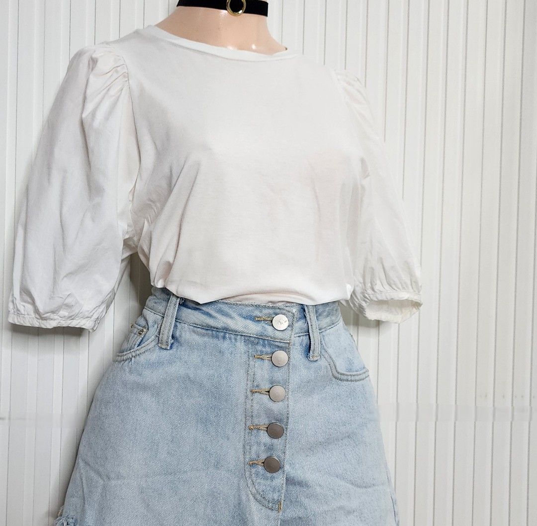 🍰 GU. 🍰 White top 🍰 M on tag 🍰 B: 35in 🍰 450php 🍰 (Category: Blouses) located in Paranaque City. Submitted by zunao_wearables (Listing ID 1462543014, Image 3). Description: 🍰 GU. 🍰 White top 🍰 M on tag 🍰 B: 35in 🍰 450php 🍰.