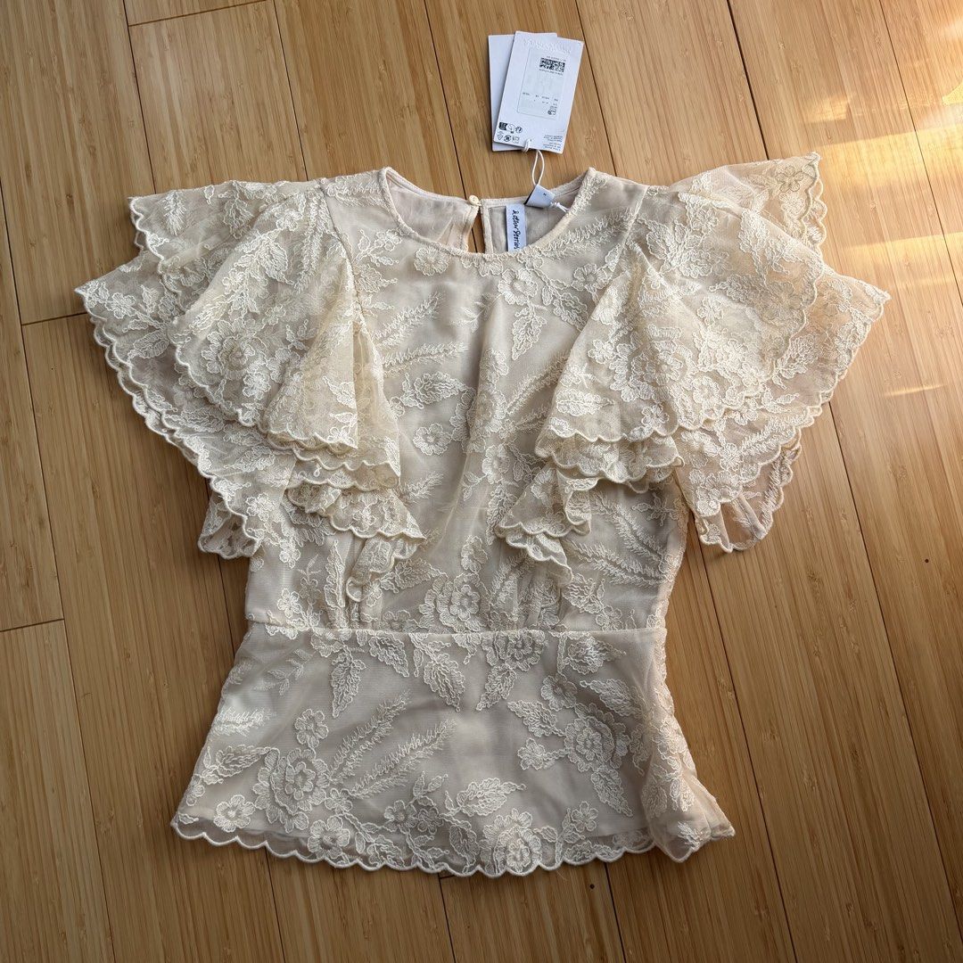 & Other Stories Top (Category: Blouses) located in General Santos City (Dadiangas). Submitted by giamaguas (Listing ID 1462548282, Image 2). Description: Brand new with tags!.