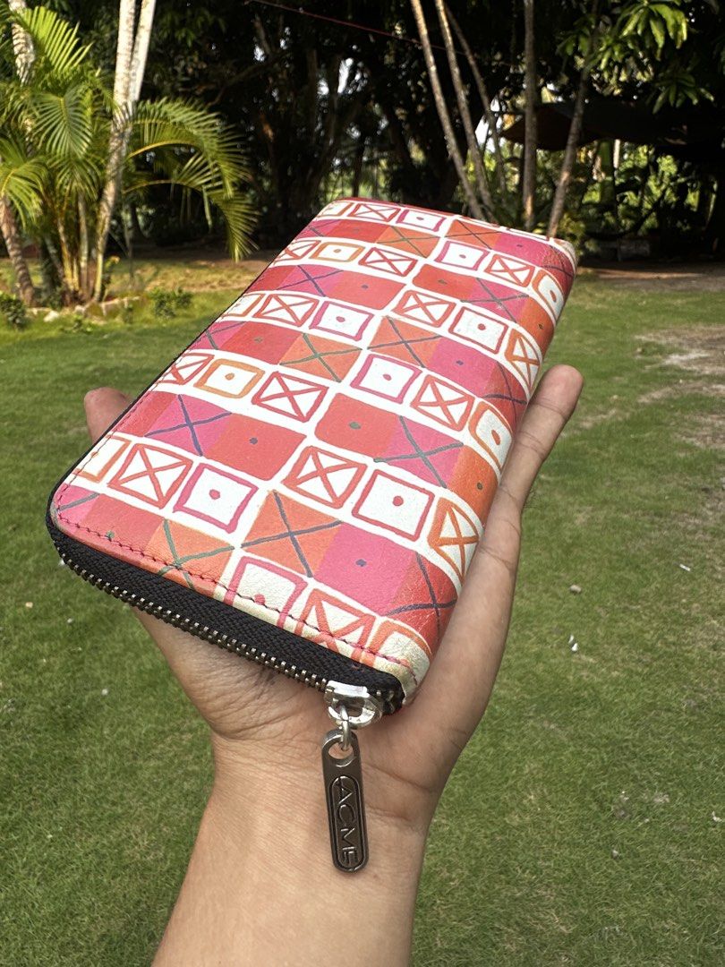 ACME Studios Crosspatch Wallet Organizer w Zipper by Charles & Ray Eames (LE07WOZ) (Category: Wallets & Card holders) located in Tacurong. Submitted by locationtacurongcitymindanao (Listing ID 1462572121, Image 1). Description: ACME Studios Crosspatch Wallet Organizer w Zipper by Charles & Ray Eames Location Tacurong City Mindanao See photos for issues .