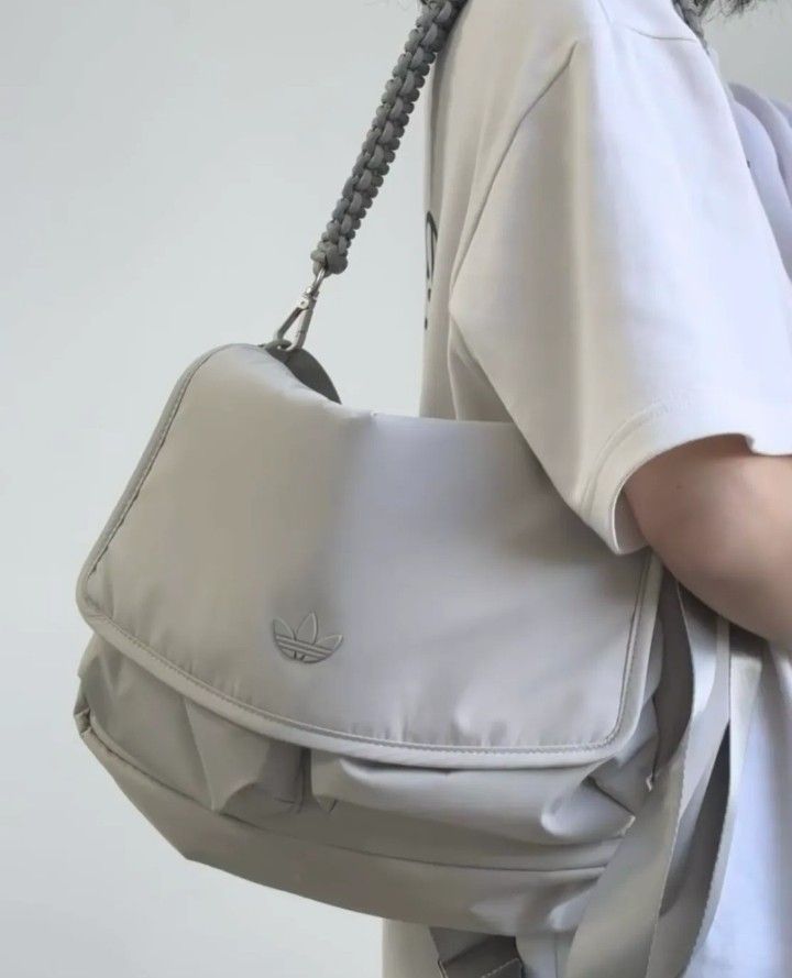 Adi trefoil cloud (Category: Luxury Bags & Wallets) located in Manila. Submitted by avenuefinds (Listing ID 1462527360, Image 3). Description: 2 way bag.