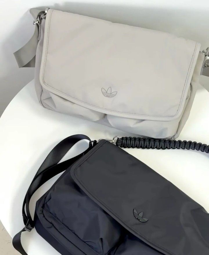Adi trefoil cloud (Category: Luxury Bags & Wallets) located in Manila. Submitted by avenuefinds (Listing ID 1462528871, Image 1). Description: ☁️✨ ADIDAS ADI TREFOIL CLOUD BAG — ₱1,199 ONLY! ✨☁️ That effortless clean + sporty aesthetic you’ve been looking for! 😍 🤍 Cream | 🖤 Black | 🩶 Gray 👜 Can be worn as SHOULDER or SLING BAG ✨ Stylish • Versatile • Everyday-ready Perfect for errands, travel, coffee dates, or your everyday OOTD! ✈️🤍 🔥 ₱1,