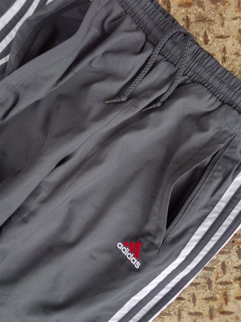 ADIDAS CLASSIC 3-STRIPE WOVEN TRACK PANTS (Category: Joggers) located in Manila. Submitted by saiintthrift (Listing ID 1453569482, Image 2). Description: ✅ Condition: As New 📐 Dimes: 40 x 14.2 (Free Size) 🎨 Color rate: 11/10 ⚠️ NO ISSUE 💰 PRICE: ₱480 ONLY + sf 📍 Location: Dasmariñas, Cavite 💳 Payment: GCash only 🚚 Courier: J&T / LALAMOVE 📱 FOLLOW & CONTACT: ig: saiintthrift fb: Saiint Thrift tiktok: saiint.thrift carousell: saiintthrift DM
