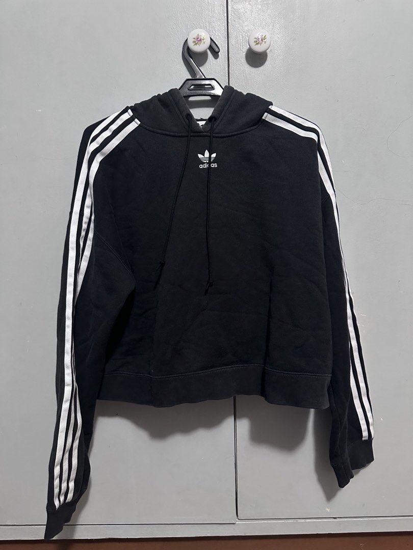 Adidas cropped black hoodie (Category: Coats, Jackets and Outerwear) located in Quezon City. Submitted by loontea (Listing ID 1462562439, Image 1). Description: Rfs: declutter Size: S W: 22 L: 19 📍QC, commonwealth MOP: GCASH MOD: Lalamove, grab (you will do the booking, sf paid by buyers).