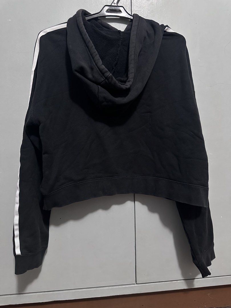 Adidas cropped black hoodie (Category: Coats, Jackets and Outerwear) located in Quezon City. Submitted by loontea (Listing ID 1462562439, Image 2). Description: Rfs: declutter Size: S W: 22 L: 19 📍QC, commonwealth MOP: GCASH MOD: Lalamove, grab (you will do the booking, sf paid by buyers).