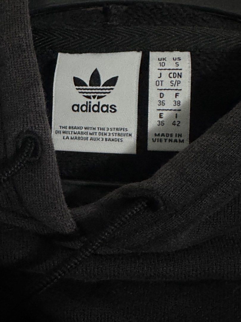 Adidas cropped black hoodie (Category: Coats, Jackets and Outerwear) located in Quezon City. Submitted by loontea (Listing ID 1462562439, Image 3). Description: Rfs: declutter Size: S W: 22 L: 19 📍QC, commonwealth MOP: GCASH MOD: Lalamove, grab (you will do the booking, sf paid by buyers).