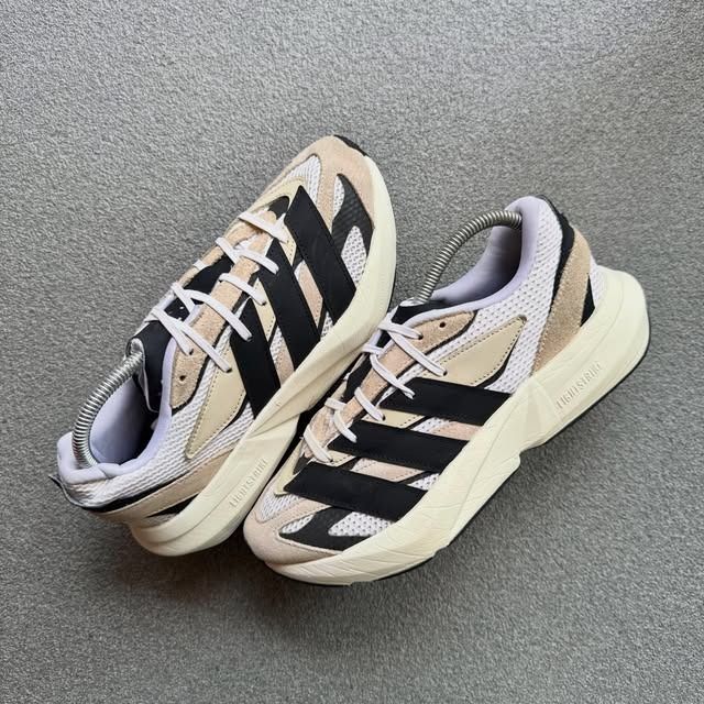 ADIDAS LIGHTBLAZE ALUMINA CORE BLACK (Category: Sneakers) located in Cagayan de Oro. Submitted by huntbytrickjam.v2 (Listing ID 1462565935, Image 1). Description: AD-DAS LIGHTBLAZE ALUMINA CORE BLACK US 7.5 / EURO 40.5 / CM 25.5 EXCELLENT Pair Only Sign of Usage M - 1999.