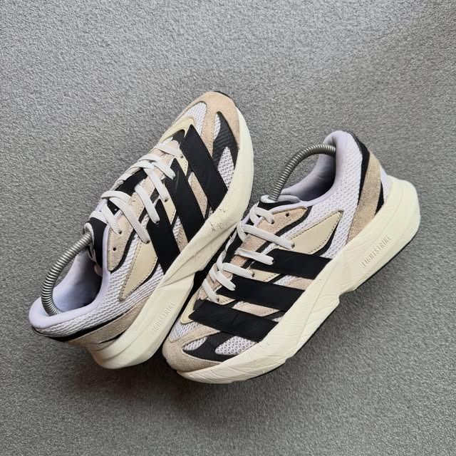 ADIDAS LIGHTBLAZE ALUMINA CORE BLACK (Category: Sneakers) located in Cagayan de Oro. Submitted by huntbytrickjam.v2 (Listing ID 1462578033, Image 1). Description: AD-DAS LIGHTBLAZE ALUMINA CORE BLACK US 7.5 / EURO 40.5 / CM 25.5 VERY GOOD Pair Only Scratches M - 1499.