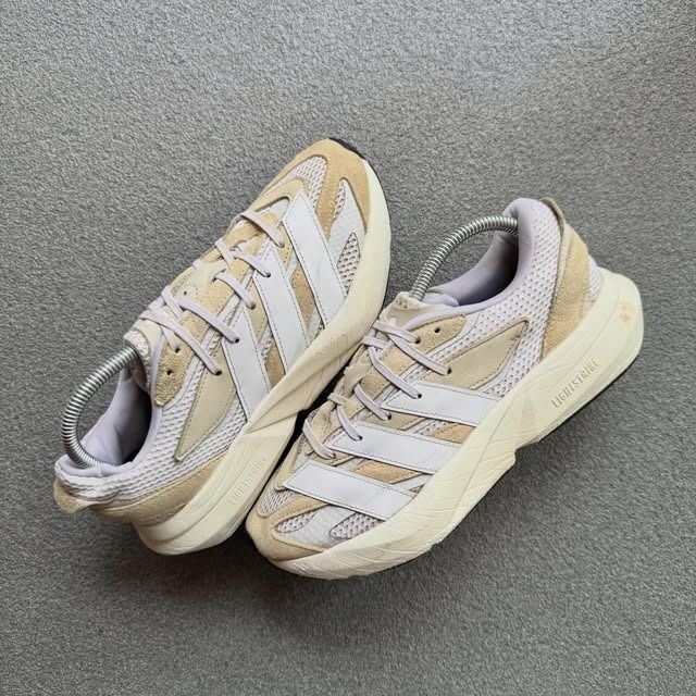 ADIDAS LIGHTBLAZE CRYSTAL OFF WHITE (Category: Sneakers) located in Cagayan de Oro. Submitted by huntbytrickjam.v2 (Listing ID 1462566467, Image 1). Description: AD-DAS LIGHTBLAZE CRYSTAL OFF WHITE US 7 / EURO 40 / CM 25 VERY GOOD Pair Only Scratches M - 1499.