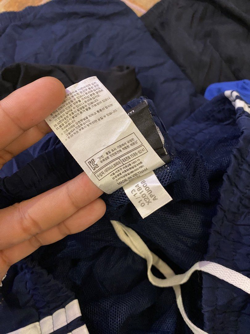 Adidas Navy blue triple Stripes (Category: Shorts) located in Manila. Submitted by thriftvibes324 (Listing ID 1462470330, Image 3). Description: Size Xl Colorate 9.8/10 Dimes -34-36 Length: 16 Issue❌.