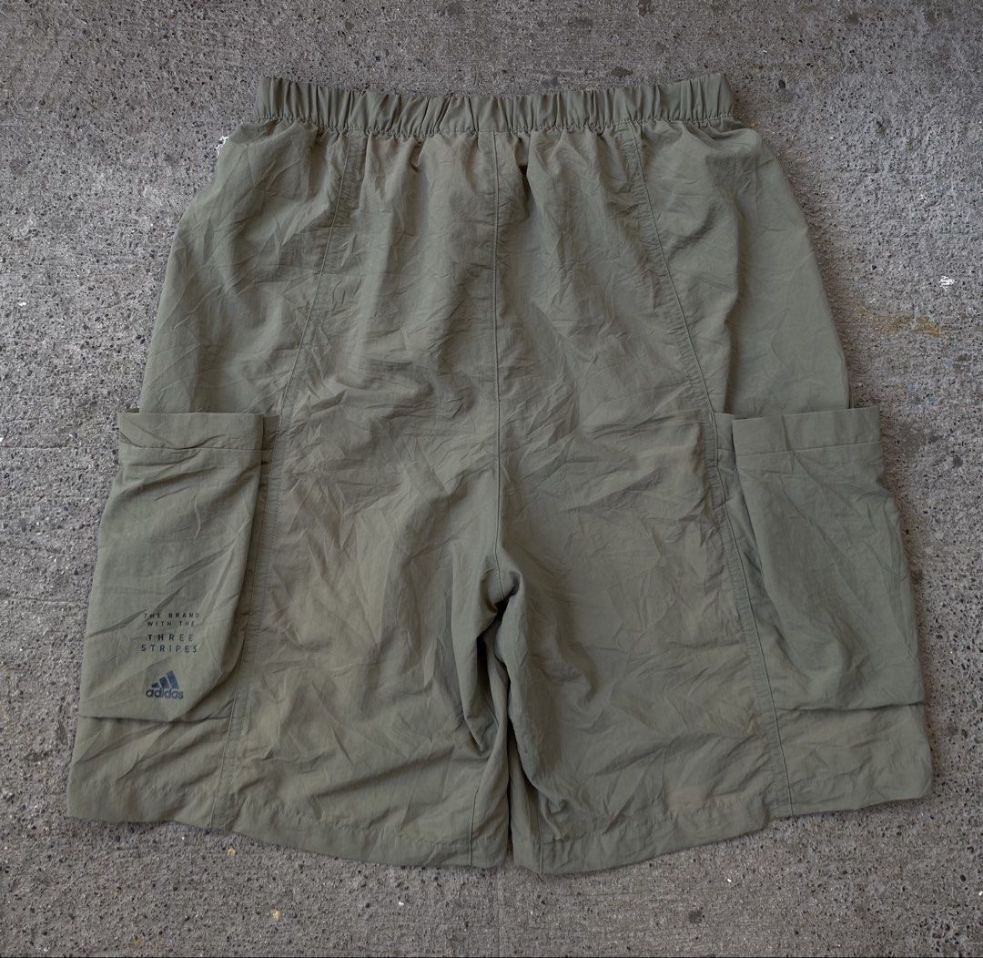 Adidas Tec Woven Short (Category: Shorts) located in Kalibo. Submitted by bryaninosa20819 (Listing ID 1462477092, Image 3). Description: Adidas Tec Woven Short Dimes : 18-32x20 Very Good Condition Color Rate 9/10 Need Wash.