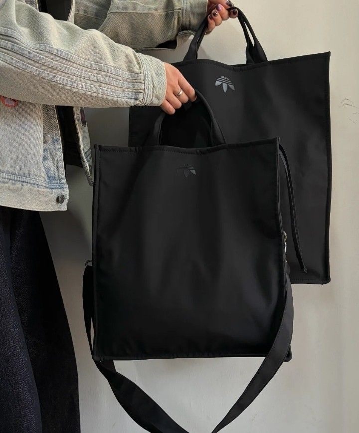 Adidas Tote & Sling bag (Category: Luxury Bags & Wallets) located in Manila. Submitted by avenuefinds (Listing ID 1462591250, Image 1). Description: 🖤✨ ADIDAS TOTE + SLING BAG — ₱1,099 ONLY! ✨ 2-WAY STYLE. 1 BAG. 👜🔥 Carry it as a TOTE or SLING — perfect for everyday fits, errands & travel! ✈️ 💥 ₱1,099 ONLY.