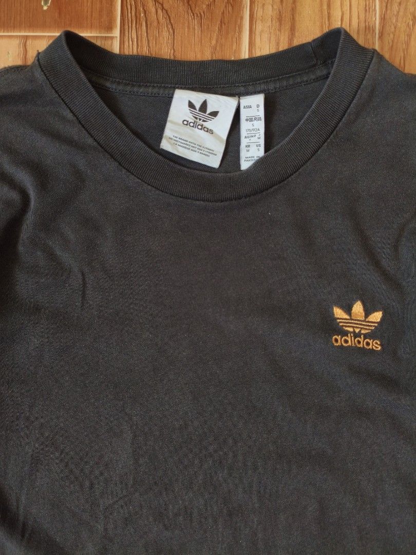 ADIDAS T-SHIRT (Category: Tshirts & Polo Shirts ) located in Jiabong. Submitted by pwanad_thrifts (Listing ID 1462449701, Image 2). Description: ADIDAS T-SHIRT Dimes: 20 x 29 Size: Large to XL Color rate: 9/10 No issue 💰 Price: 280 +sf.