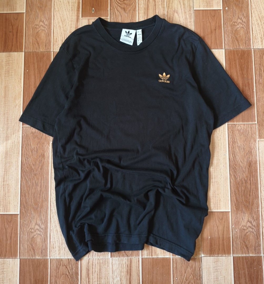 ADIDAS T-SHIRT (Category: Tshirts & Polo Shirts ) located in Jiabong. Submitted by pwanad_thrifts (Listing ID 1462449701, Image 1). Description: ADIDAS T-SHIRT Dimes: 20 x 29 Size: Large to XL Color rate: 9/10 No issue 💰 Price: 280 +sf.