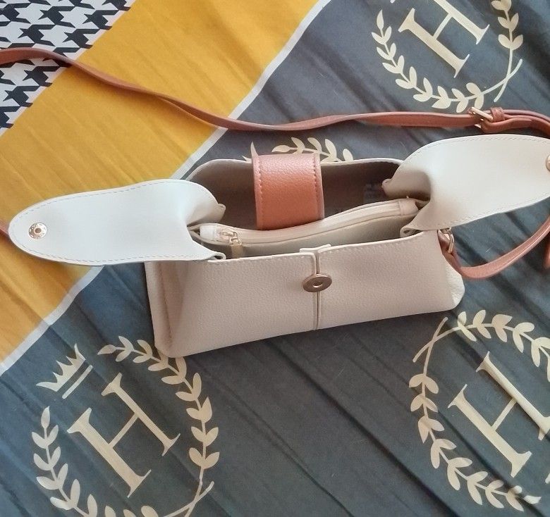 AGE FREE Dumpling Bag Korean Style Apricot (Category: Shoulder Bags) located in Las Pinas. Submitted by livewolf.acddf7 (Listing ID 1462482393, Image 1). Description: - Korean style dumpling bag in apricot color - Main compartment for essentials - Inner zip pocket for secure storage - Detachable strap for versatile carrying - Comes with original dust bag - Ideal for everyday use item + shipping fee gcash pmt.