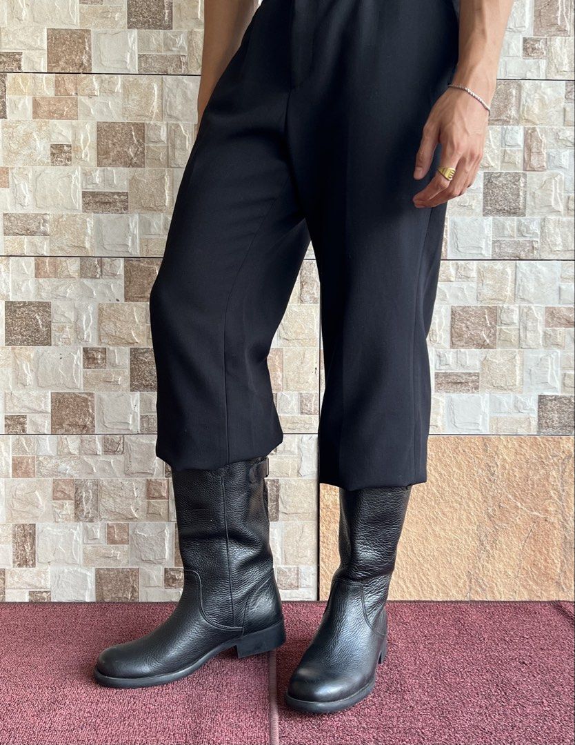 AGNES B - SACHA BOOTS (Category: Boots) located in Bacolod City. Submitted by timelessbyjosh (Listing ID 1457478980, Image 1). Description: BEST FOR AMEKAJI OUTFITS SIZE : 40 ACTUAL COLOR : BLACK COLOR RATE : 10 OUT OF 10 CONDITION : NEAR NEW MATERIAL : MADE IN : FLAWS : NONE DIMENSIONS LENGTH - WIDTH - MEASUREMENT TAKEN WHILE LAYING FLAT. BEST FOR AMEKAJI OUTFITS SIZE : 40 ACTUAL COLOR : BLACK COLOR RATE : 10 OUT OF 10 CONDITION : NEAR NEW MATER