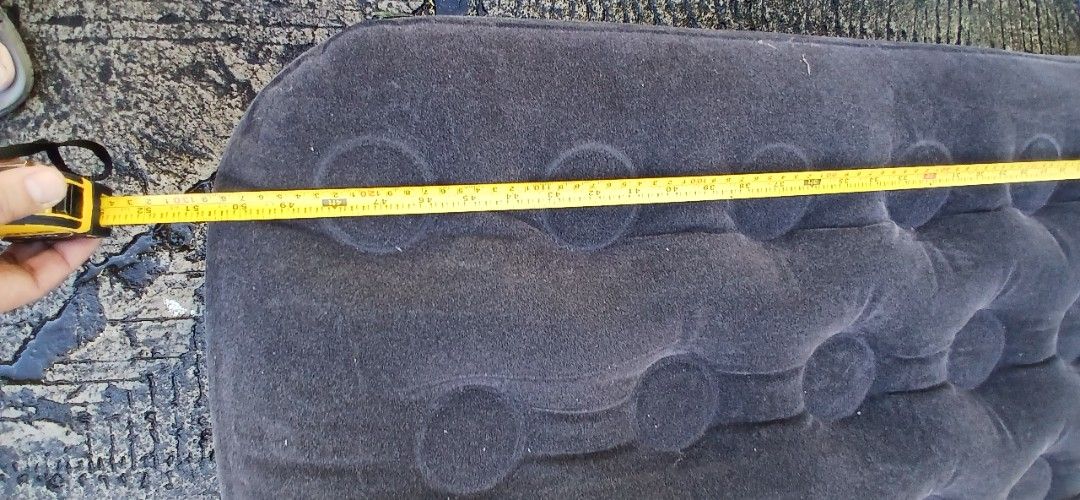 Airbed with pump (Category: Sofas) located in Marikina City. Submitted by darthvader888 (Listing ID 1462452764, Image 2). Description: with built in pump 110 volts with 2 patches no more air leaks as is double size 300 only!.