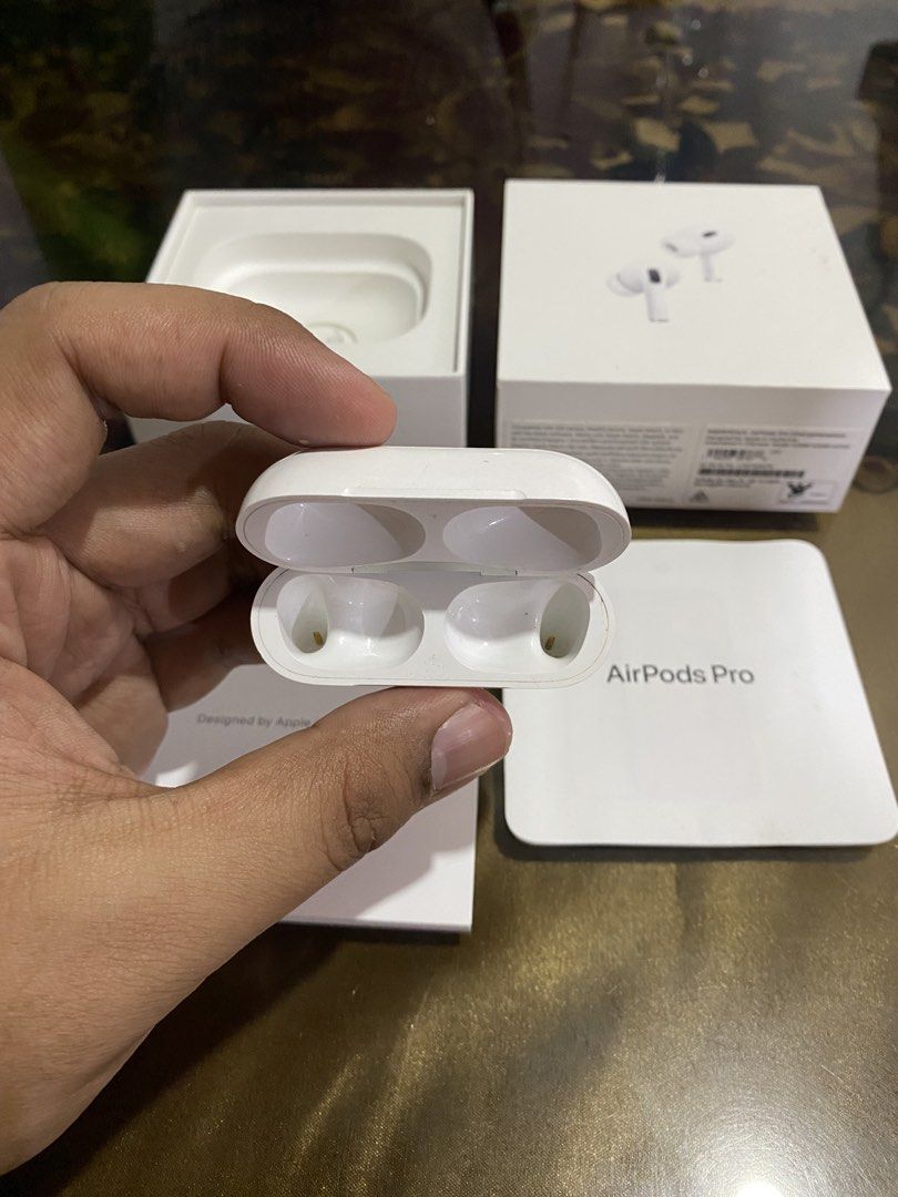 Airpod PRO 2 USB C - CHARGING CASE ONLY! (Category: Earphones) located in Manila. Submitted by deyb. (Listing ID 1462524619, Image 2). Description: Airpods PRO 2 USB C CHARGING CASE ONLY! - Pass for low baller -Negotiable slightly Take note: For original Airpods only! For those user who lost there right pod & defect pod. Open for meet up around Metro Manila for Outside Metro Manila we can ship thru LBC - COP(Cash on Pick-up)..