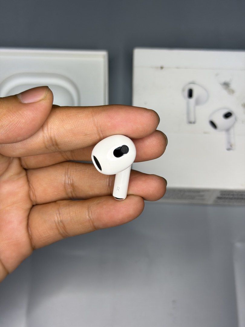 Airpods GEN 3 RIGHT POD ONLY! ( FIXED PRICE ) (Category: Earphones) located in Manila. Submitted by deyb. (Listing ID 1462650241, Image 1). Description: Airpods GEN 3 RIGHT POD ONLY! ( FIXED PRICE ) PASS SA BELOW PRICE POSTED TAKE NOTE - FOR ORIGINAL ONLY! QC LOCATION - ( OPEN FOR SHIPPING ) .