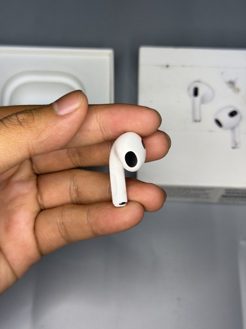 Airpods GEN 3 RIGHT POD ONLY! ( FIXED PRICE ) (Category: Earphones) located in Manila. Submitted by deyb. (Listing ID 1462650241, Image 2). Description: Airpods GEN 3 RIGHT POD ONLY! ( FIXED PRICE ) PASS SA BELOW PRICE POSTED TAKE NOTE - FOR ORIGINAL ONLY! QC LOCATION - ( OPEN FOR SHIPPING ) .