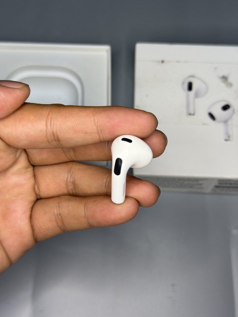 Airpods GEN 3 RIGHT POD ONLY! ( FIXED PRICE ) (Category: Earphones) located in Manila. Submitted by deyb. (Listing ID 1462650241, Image 3). Description: Airpods GEN 3 RIGHT POD ONLY! ( FIXED PRICE ) PASS SA BELOW PRICE POSTED TAKE NOTE - FOR ORIGINAL ONLY! QC LOCATION - ( OPEN FOR SHIPPING ) .