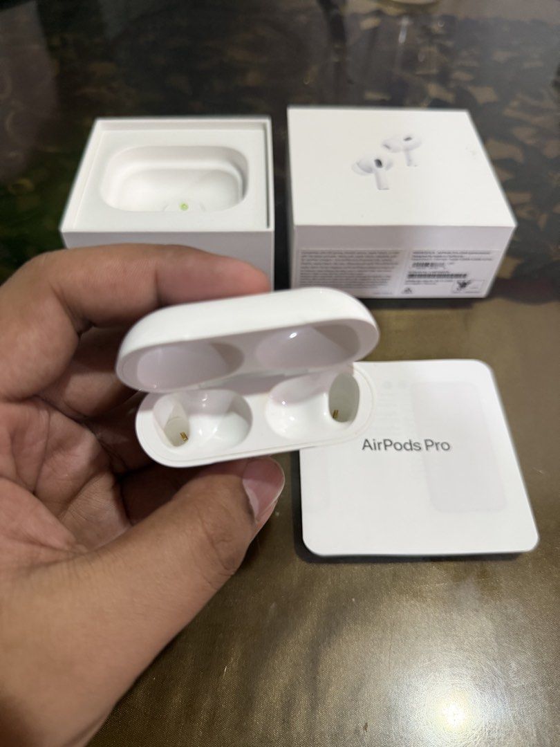 Airpods PRO 2 LIGHTNING - CHARGING CASE ONLY! (Category: Earphones) located in Manila. Submitted by deyb. (Listing ID 1462501766, Image 3). Description: Airpods PRO 2 LIGHTNING CHARGING CASE ONLY! - Pass for low baller -Negotiable slightly Take note: For original Airpods only! For those user who lost there right pod & defect pod. Open for meet up around Metro Manila for Outside Metro Manila we can ship thru LBC - COP(Cash on Pick-up)..