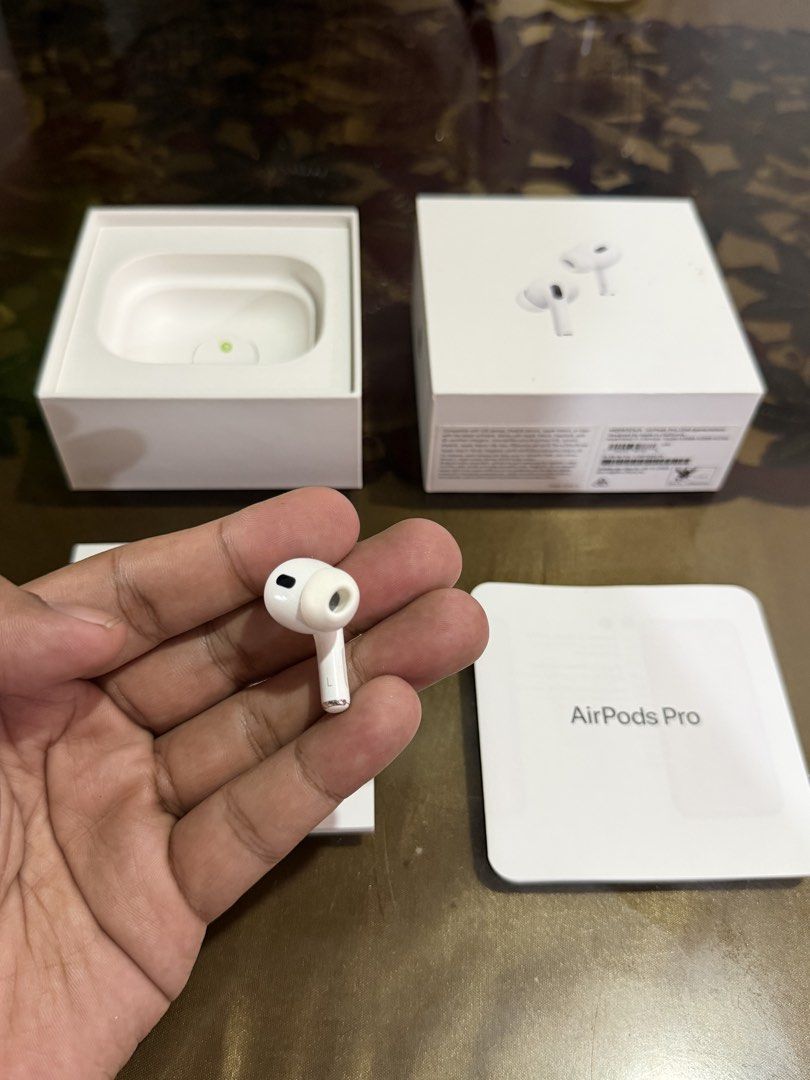 Airpods PRO 2 USB C - LEFT POD ONLY! (Category: Earphones) located in Manila. Submitted by deyb. (Listing ID 1462500778, Image 2). Description: Airpods PRO 2 USB C LEFT POD ONLY! - Pass for low baller -Negotiable slightly Take note: For original Airpods only! For those user who lost there right pod & defect pod. Open for meet up around Metro Manila for Outside Metro Manila we can ship thru LBC - COP(Cash on Pick-up)..
