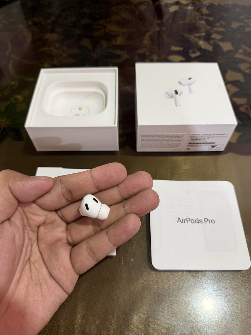 Airpods PRO 2 USB C - LEFT POD ONLY! (Category: Earphones) located in Manila. Submitted by deyb. (Listing ID 1462500778, Image 3). Description: Airpods PRO 2 USB C LEFT POD ONLY! - Pass for low baller -Negotiable slightly Take note: For original Airpods only! For those user who lost there right pod & defect pod. Open for meet up around Metro Manila for Outside Metro Manila we can ship thru LBC - COP(Cash on Pick-up)..