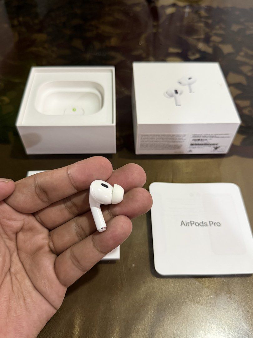 Airpods PRO 2 USB C - LEFT POD ONLY! (Category: Earphones) located in Manila. Submitted by deyb. (Listing ID 1462500778, Image 1). Description: Airpods PRO 2 USB C LEFT POD ONLY! - Pass for low baller -Negotiable slightly Take note: For original Airpods only! For those user who lost there right pod & defect pod. Open for meet up around Metro Manila for Outside Metro Manila we can ship thru LBC - COP(Cash on Pick-up)..