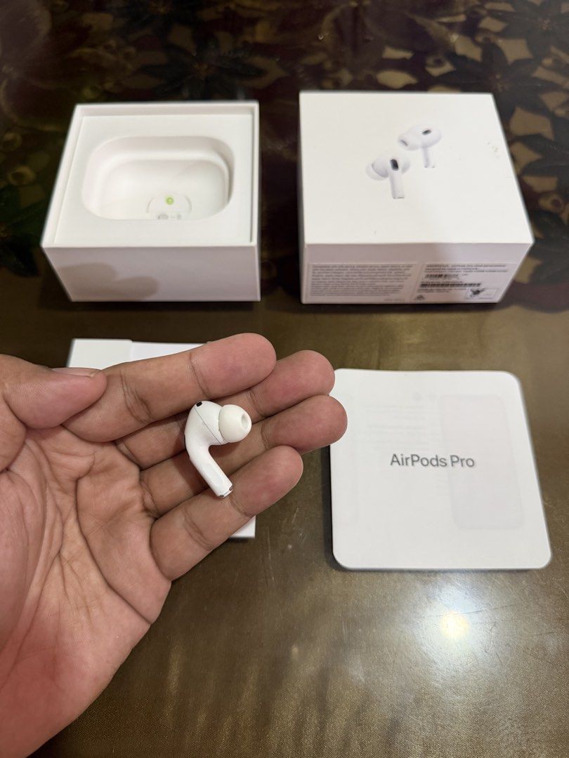 Airpods PRO 2 USB C - RIGHT POD ONLY! (Category: Earphones) located in Manila. Submitted by deyb. (Listing ID 1462500481, Image 3). Description: Airpods PRO 2 USB C RIGHT POD ONLY! - Pass for low baller -Negotiable slightly Take note: For original Airpods only! For those user who lost there right pod & defect pod. Open for meet up around Metro Manila for Outside Metro Manila we can ship thru LBC - COP(Cash on Pick-up)..