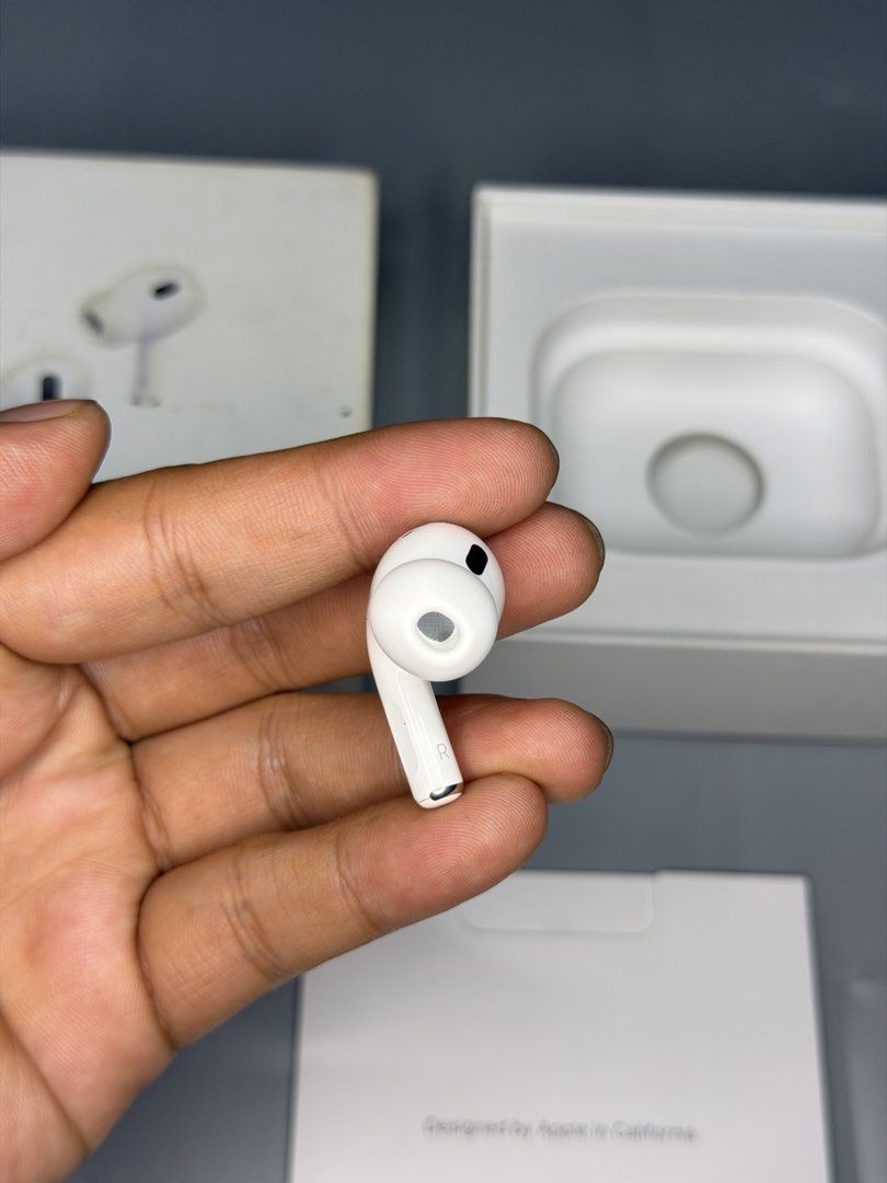 Airpods PRO 2 USB-C - RIGHT POD ONLY! ( FIXED PRICE ) (Category: Earphones) located in Manila. Submitted by deyb. (Listing ID 1462650413, Image 2). Description: Airpods PRO 2 USB-C RIGHT POD ONLY! ( FIXED PRICE ) PASS SA BELOW PRICE POSTED TAKE NOTE - FOR ORIGINAL ONLY! QC LOCATION - ( OPEN FOR SHIPPING ) .
