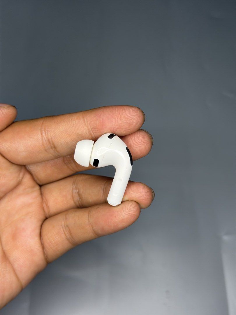 Airpods PRO 3 LEFT POD ONLY! ( FIXED PRICE ) (Category: Earphones) located in Manila. Submitted by deyb. (Listing ID 1462651493, Image 3). Description: Airpods PRO 3 LEFT POD ONLY! ( FIXED PRICE ) PASS SA BELOW PRICE POSTED TAKE NOTE: FOR ORIGINAL ONLY! QC LOCATION - ( OPEN FOR SHIPPING ) .
