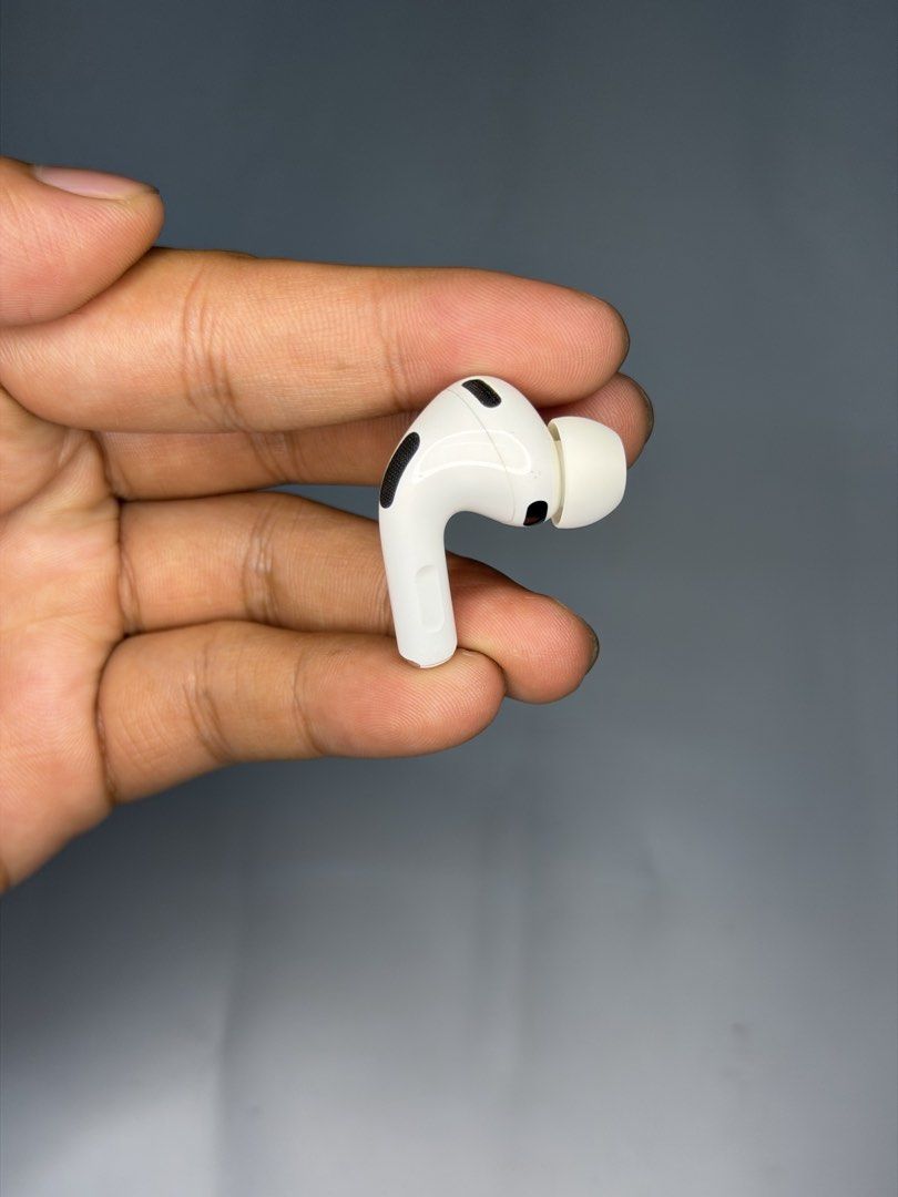 Airpods PRO 3 RIGHT POD ONLY! ( FIXED PRICE ) (Category: Earphones) located in Manila. Submitted by deyb. (Listing ID 1462651420, Image 3). Description: Airpods PRO 3 RIGHT POD ONLY ( FIXED PRICE ) PASS SA BELOW PRICE POSTED TAKE NOTE: FOR ORIGINAL ONLY! QC LOCATION - ( OPEN FOR SHIPPING ) .