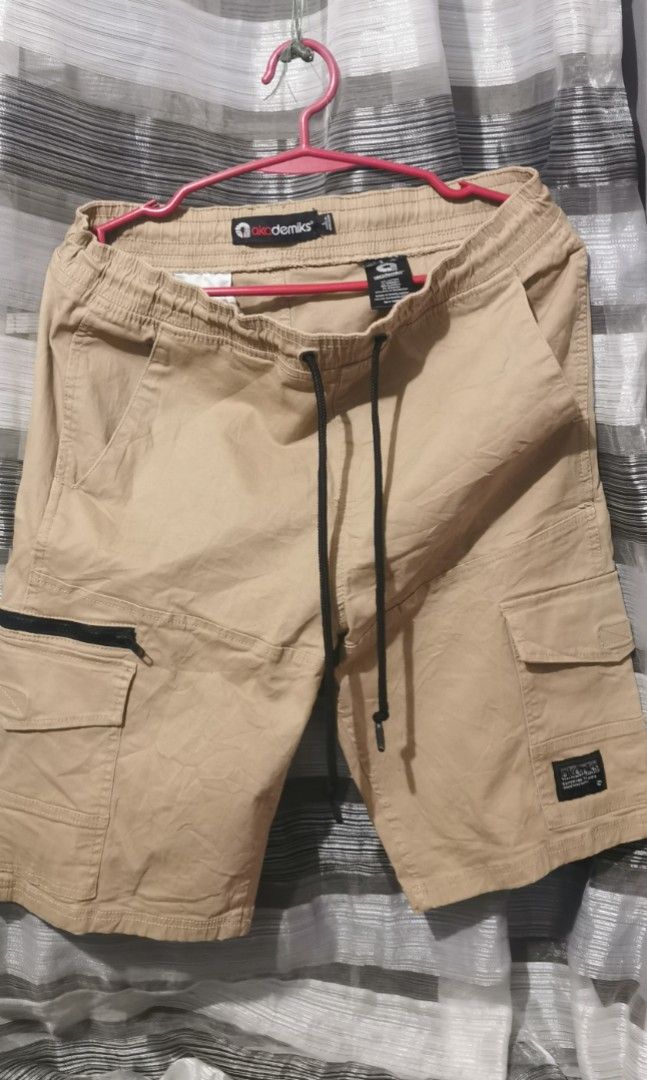 Akademiks cargo short (Category: Shorts) located in San Jose. Submitted by thrift_ni_sir (Listing ID 1462617344, Image 2). Description: Excellent condition MOP gcash MOD j&t Add shipping fee.