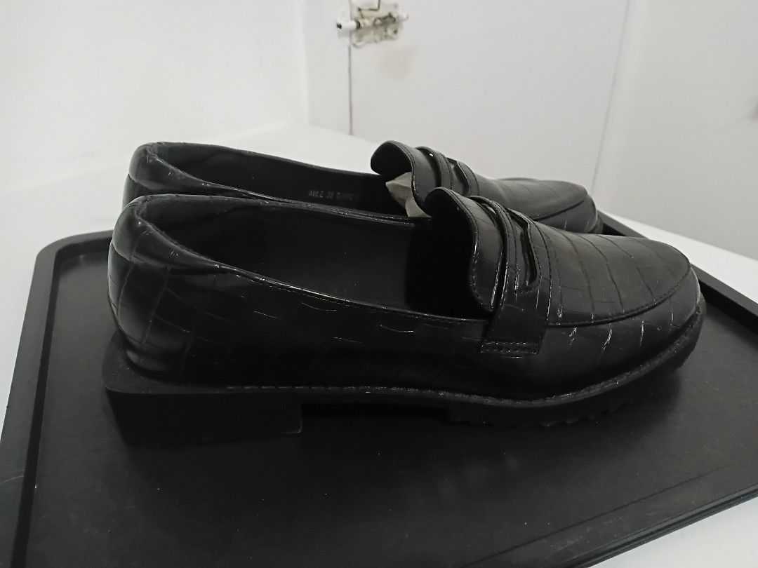 ALBERTO Loafers Size 8 (Category: Loafers) located in Davao. Submitted by all_below_900 (Listing ID 1462619846, Image 1). Description: - Note: Used once. - Original price: ~P2000.