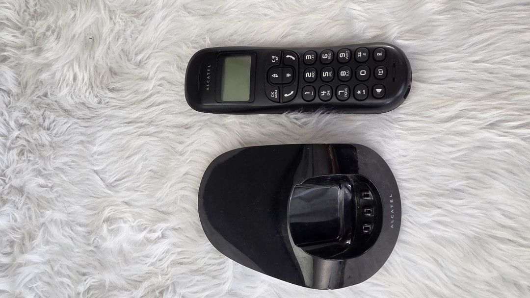 Alcatel Cordless Phone for Landline (Category: Early Generation Mobile Phones) located in Quezon City. Submitted by mobilehub_ (Listing ID 1462574349, Image 2). Description: Alcatel Cordless Phone Good Working Condition Complete with power cord PRICE - P499 Fixed no box Payment Options BDO BPI GCash Paymaya Pickup Location - Don Antonio Heights, Quezon City.