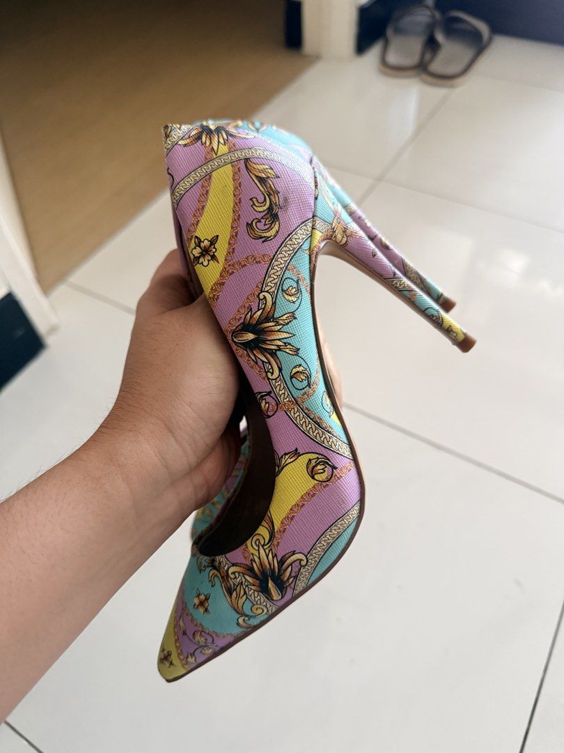 ALDO Printed Pointed Flats and Heels (Category: Flats & Sandals) located in Caloocan City. Submitted by geemariell56161 (Listing ID 1462441059, Image 3). Description: Size 6.5 - Brand: ALDO - Style: Pointed Flats (slip-on) & Heels (stiletto) - Design: Cute pastel print with gold accents - Perfect for: Adding a pop of color to any outfit.