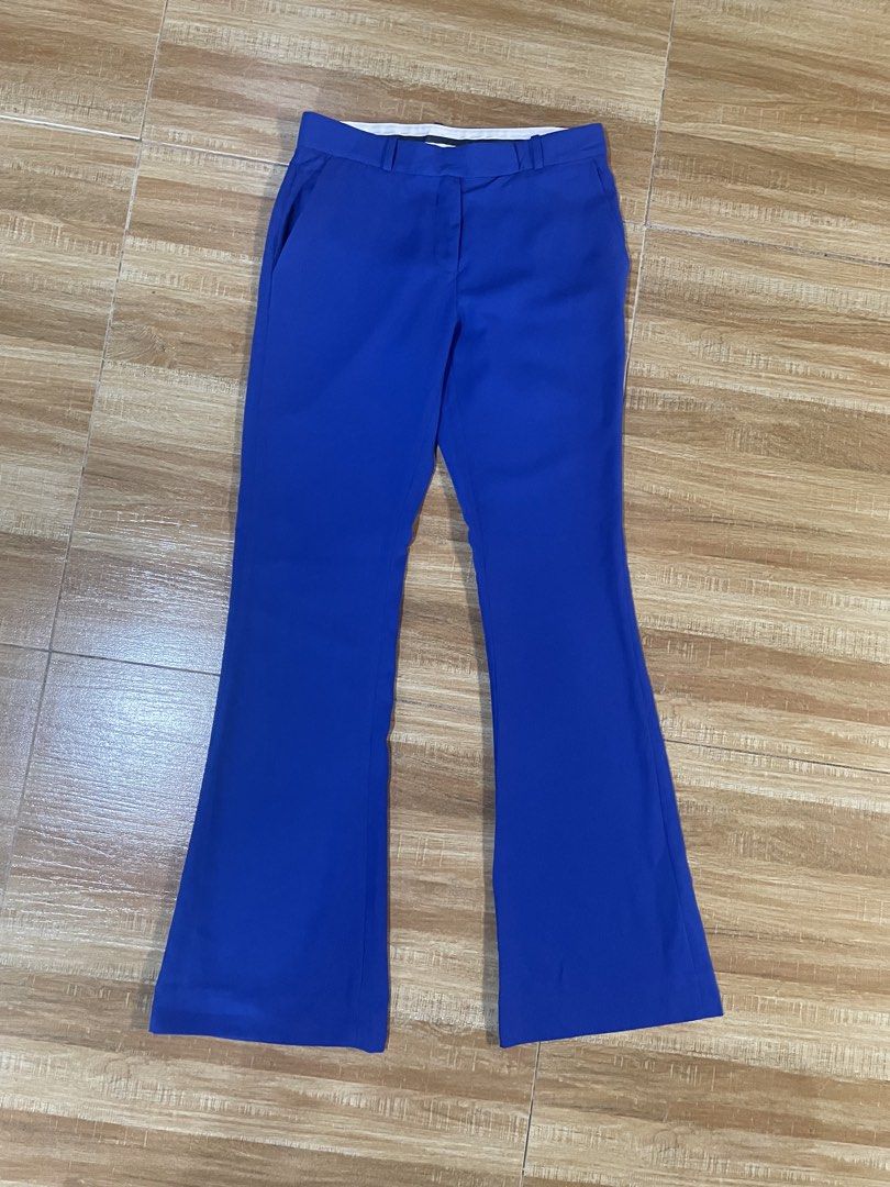 Alexander McQueen trouser (Category: Other Bottoms) located in Davao. Submitted by mj_designervintagecurator (Listing ID 1462501120, Image 2). Description: 📌In good condition non strechable 📌waist 28- hips 36- legs 17- length 39 inches.