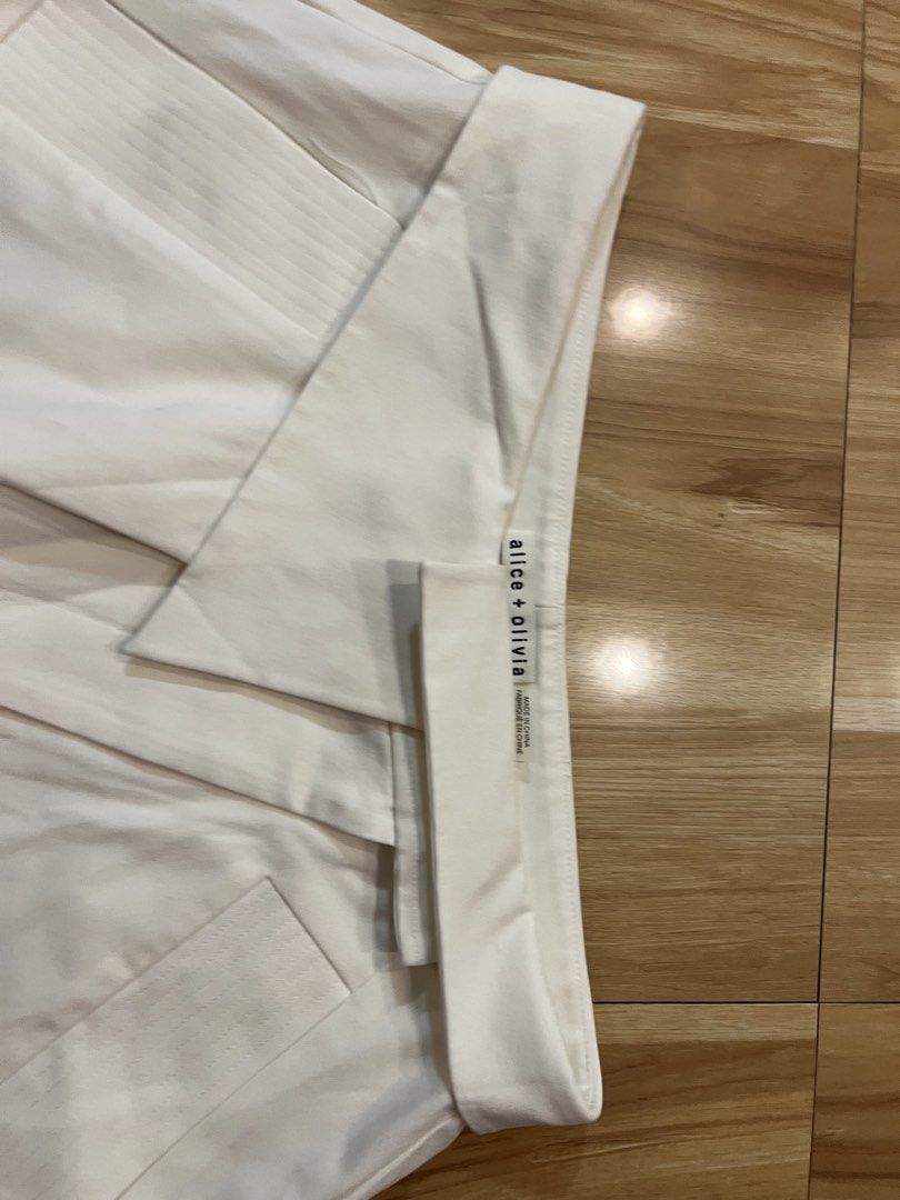 Alice olivia (Category: Shorts) located in Lipa City. Submitted by thyra06 (Listing ID 1462560245, Image 3). Description: Alice olivia highwaist shorts rare find good as new size 28/29.