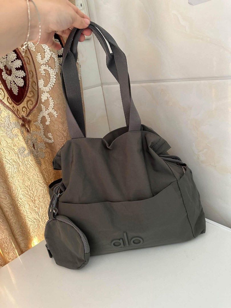 Alo Shoulder Bag (Category: Shoulder Bags) located in Quezon City. Submitted by stuffs.hellyy (Listing ID 1462641660, Image 3). Description: super nice & spacious snap button actual photo posted .