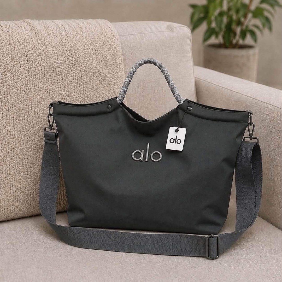 Alo Tote Bag (Category: Tote Bags) located in Manila. Submitted by lovely_girl18 (Listing ID 1462622548, Image 3). Description: Got New Stocks kaya habol na until may stocks pa..