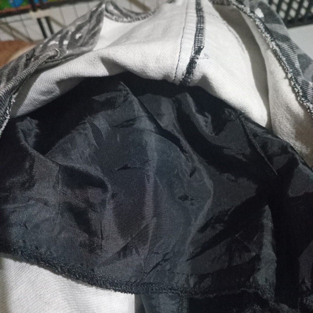 Animal print denim skirt (Category: Skirts) located in Angono. Submitted by thrifted.fashionshop (Listing ID 1462629759, Image 3). Description: Size - 28 Length - 16.5 Fit - small / med *not strechable *soft denim *clean cut *with inner short <NO ISSUES / FLAWS> <COLORS MAY VARY DUE TO LIGHTING> MOP : Gcash only COURIER : Jnt / Lalamove REMINDER : Shipping fee ay hindi kasama sa presyo ng item.