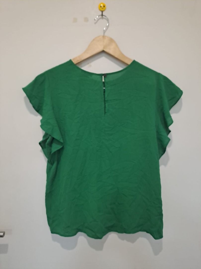 Anne Taylor green blouse (Category: Blouses) located in Mandaluyong City. Submitted by epicowl-c93c (Listing ID 1462585334, Image 3). Description: This vibrant green, crew-neck blouse featuring distinctive layered flutter sleeves is a versatile statement piece. by Anne TaylorIts bold Kelly green hue and flowing silhouette allow it to shift seamlessly between polished professional settings and effortless casual looks. .