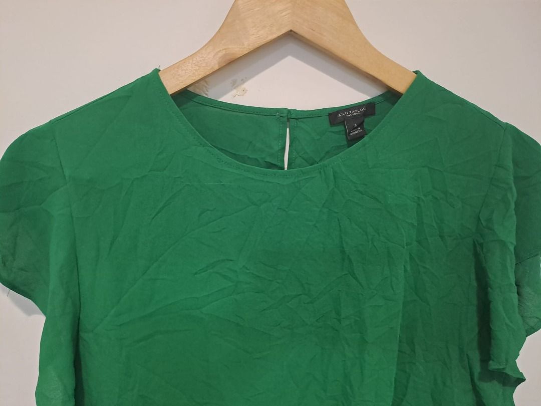 Anne Taylor green blouse (Category: Blouses) located in Mandaluyong City. Submitted by epicowl-c93c (Listing ID 1462585334, Image 2). Description: This vibrant green, crew-neck blouse featuring distinctive layered flutter sleeves is a versatile statement piece. by Anne TaylorIts bold Kelly green hue and flowing silhouette allow it to shift seamlessly between polished professional settings and effortless casual looks. .