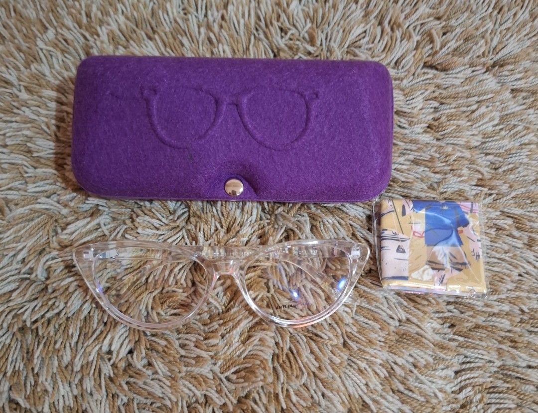 Antepara Clear Cat Eye Glasses with BT21 Characters (Category: Sunglasses & Eyewear) located in Rizal. Submitted by mirisica (Listing ID 1462568281, Image 2). Description: - Cute clear cat eye glasses - Features adorable BT21 characters on the arms - Comes with a stylish purple felt case - Includes a cleaning cloth - Ideal for everyday wear and fashion accessory - Protect your eyes in style.
