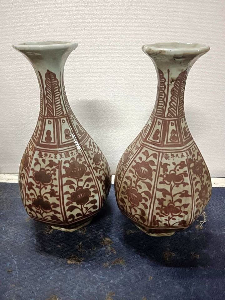 Antique porcelain Pair jar (Category: Vases & Decorative Bowls) located in Manila. Submitted by thrifty.sh0p (Listing ID 1462653864, Image 1). Description: Antique porcelain Pair jar pm if interested cod.