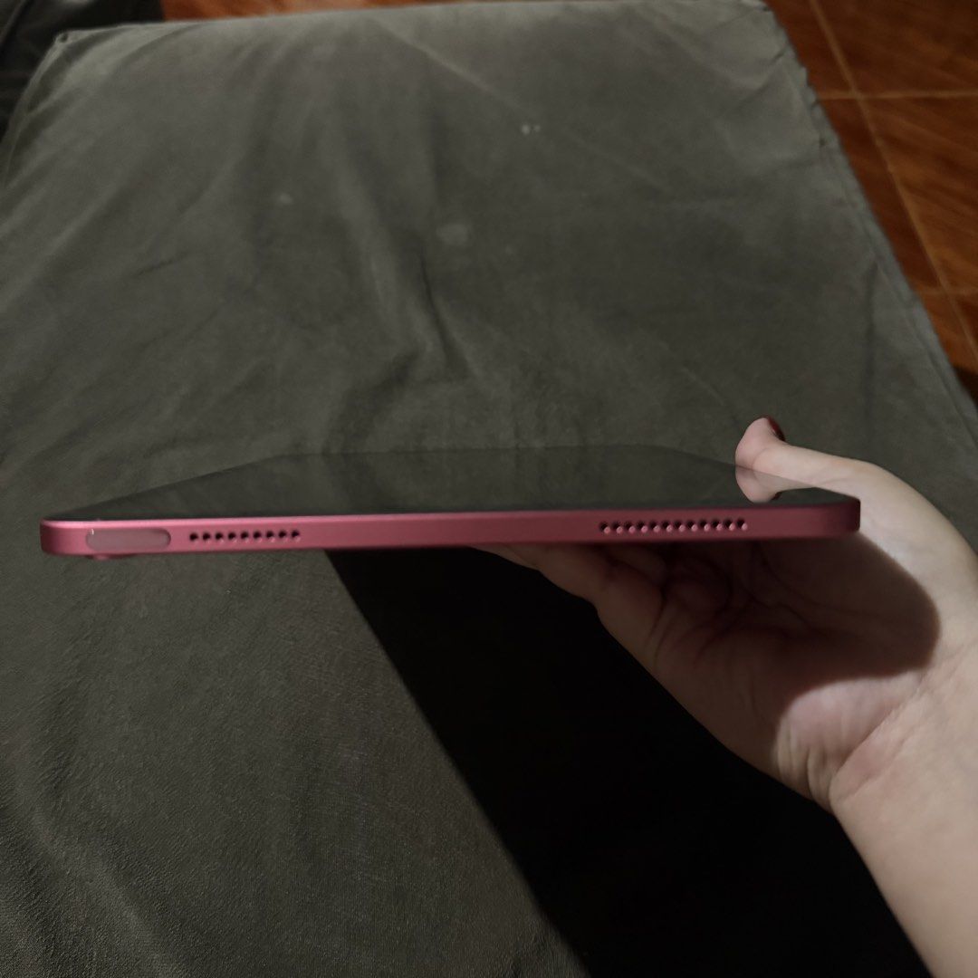 Apple iPad 11th Gen A16 128gb (Wifi) (Category: iPad) located in San Pedro. Submitted by reginegaan_ (Listing ID 1462586291, Image 3). Description: Apple iPad 11th Gen A16 128gb (Wifi) - Original/Legit - Like Brand New Condition (July 2026 lang pinurchase and di masyado ginamit) - 1st owner, alagang alaga. - For sale only. - No swap/trade. - No issues, all working. - All complete package. Inclusions: 1. iPad unit 2. Original Box 3. Original charg